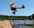 Соревнования роллеров по экстремальным прыжкам с трамплина в воду 