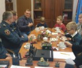 Спасенную при пожаре семью пригласили на чаепитие к начальнику МЧС Зеленограда